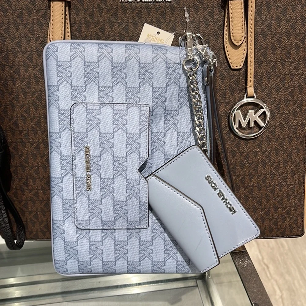 MICHAEL KORS JET SET ITEM LG 2 in 1 CARD CASE & WRISTLET Pale Blue NWT